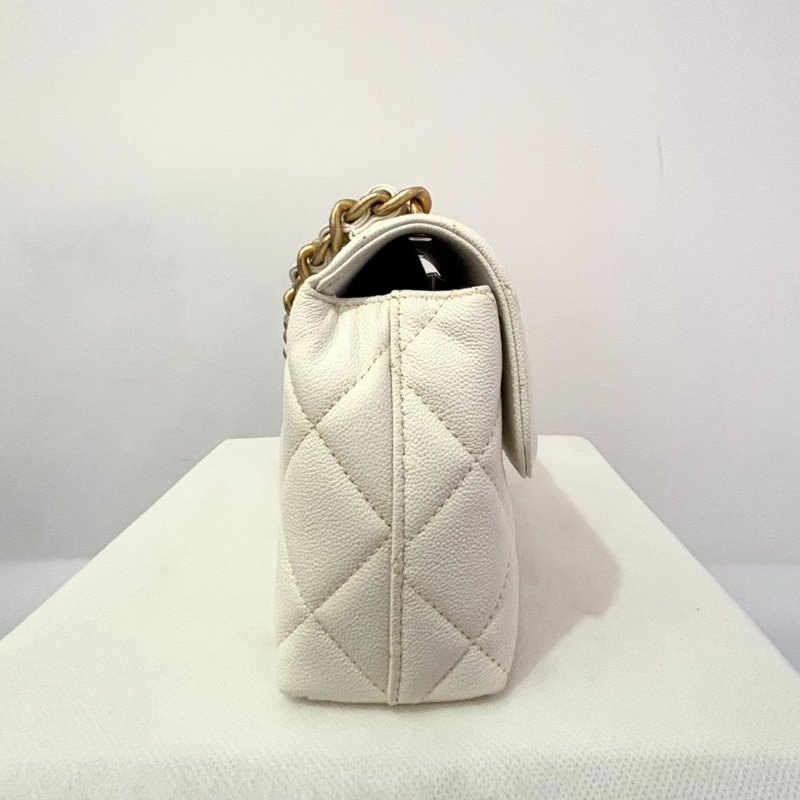 CHANEL白荔枝仿舊金釦口蓋斜背包20cm-3