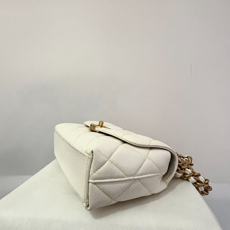 CHANEL白荔枝仿舊金釦口蓋斜背包20cm-5