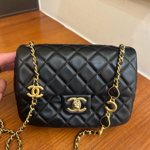 CHANEL 黑羊皮復古金愛心鏈包 不撞包