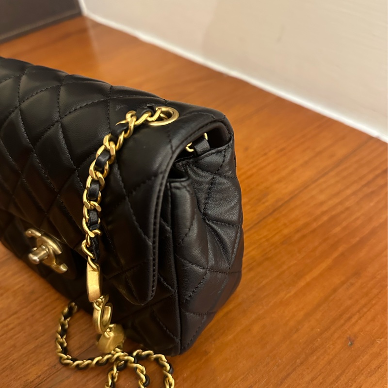 CHANEL 黑羊皮復古金愛心鏈包 不撞包-1