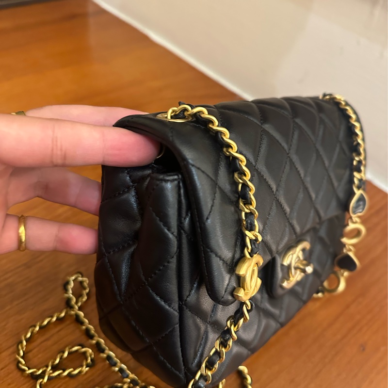 CHANEL 黑羊皮復古金愛心鏈包 不撞包-2
