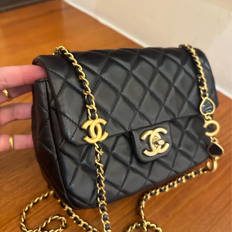 CHANEL 黑羊皮復古金愛心鏈包 不撞包-3