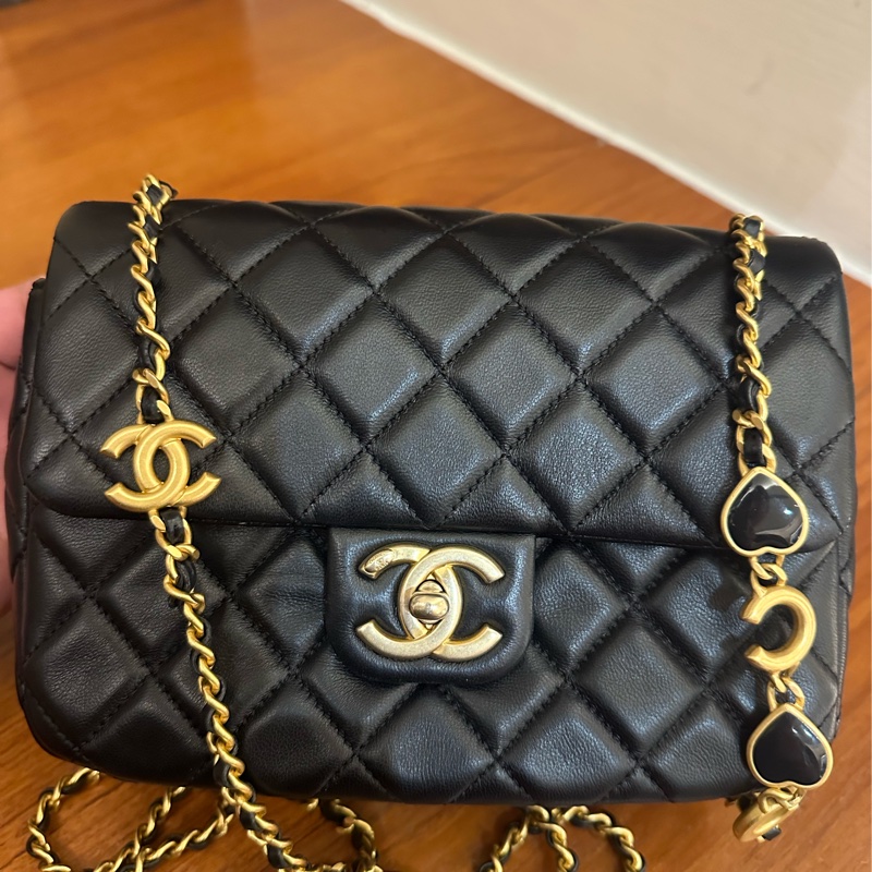 CHANEL 黑羊皮復古金愛心鏈包 不撞包-4
