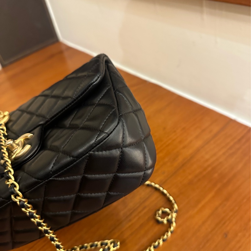CHANEL 黑羊皮復古金愛心鏈包 不撞包-6