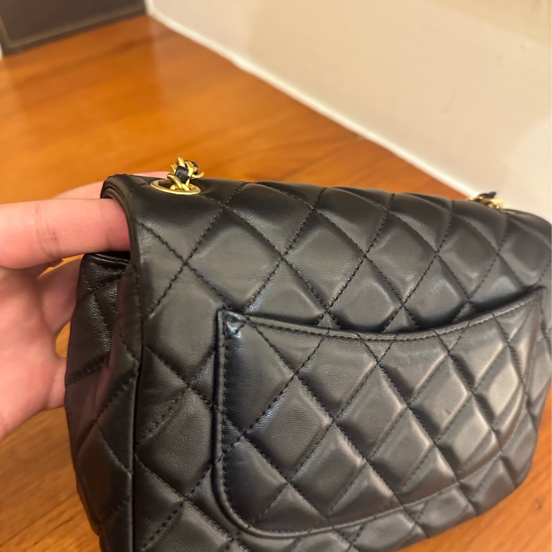 CHANEL 黑羊皮復古金愛心鏈包 不撞包-9