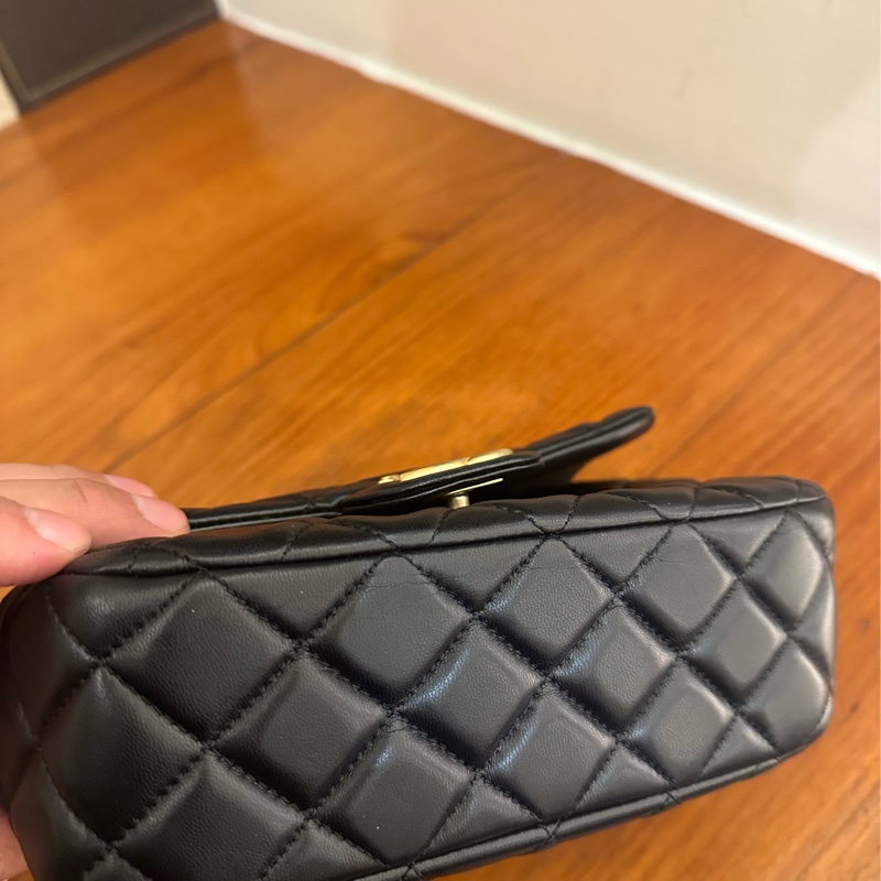 CHANEL 黑羊皮復古金愛心鏈包 不撞包-10