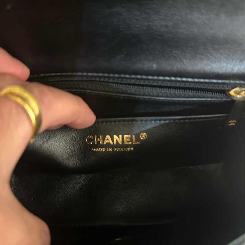 CHANEL 黑羊皮復古金愛心鏈包 不撞包-14