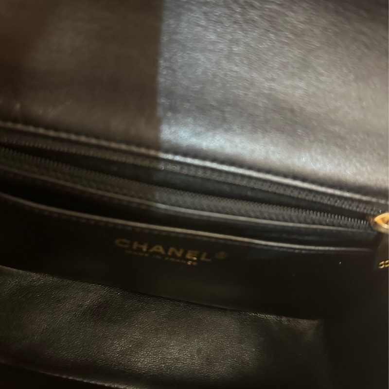 CHANEL 黑羊皮復古金愛心鏈包 不撞包-17