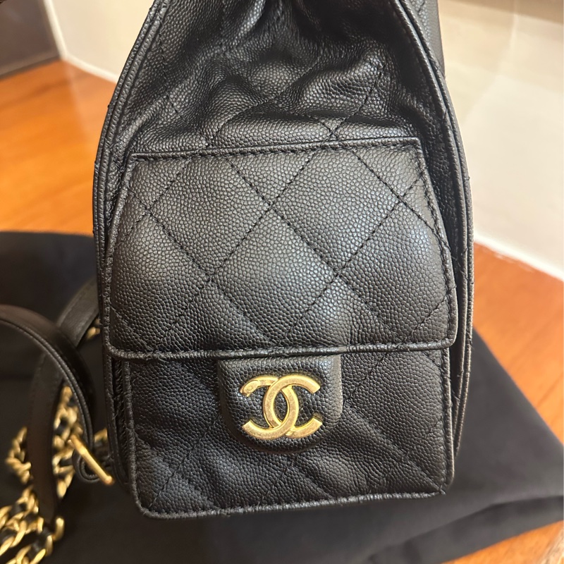 CHANEL 黑荔枝復古金雙C束口後背包 25系列唷-5