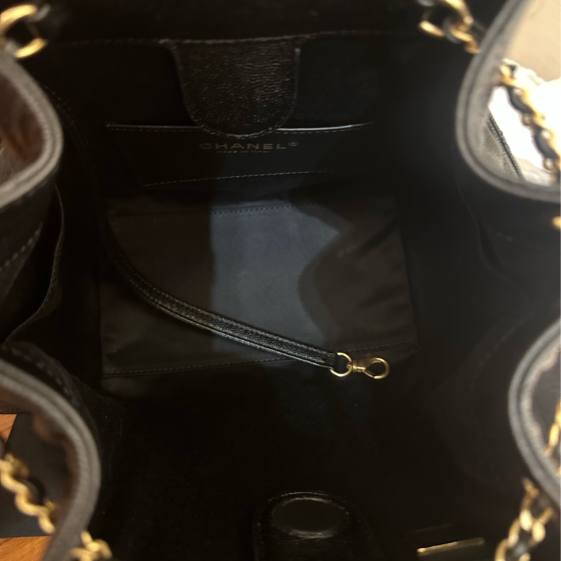 CHANEL 黑荔枝復古金雙C束口後背包 25系列唷-9