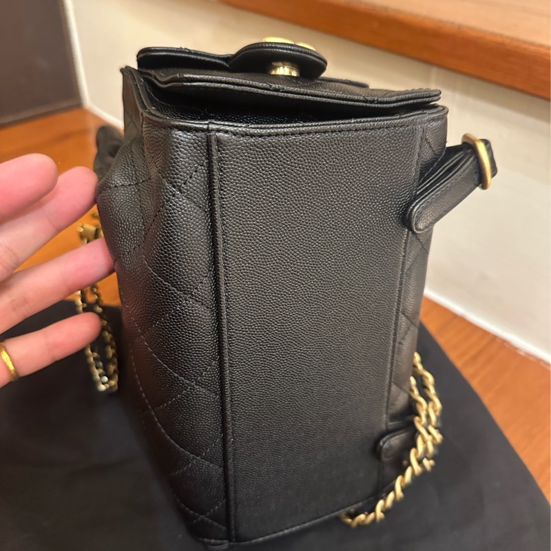 CHANEL 黑荔枝復古金雙C束口後背包 25系列唷-15