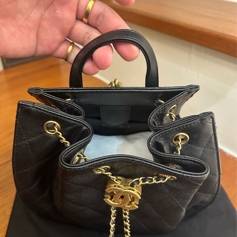 CHANEL 黑荔枝復古金雙C束口後背包 25系列唷-19