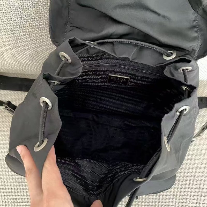 Prada 黑色雙肩包 尺寸30*16*38 99新-2