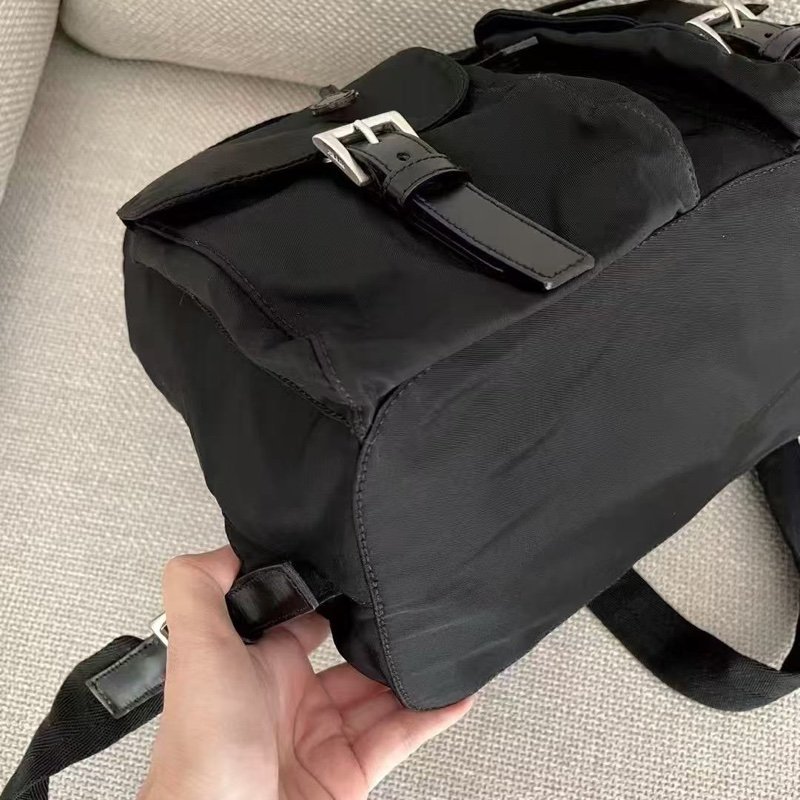 Prada 黑色雙肩包 尺寸30*16*38 99新-3