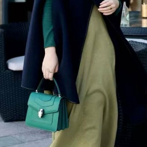 bvlgari 祖母綠蛇頭包風琴包 serpenti forever經典手提鍊條包18*15*9.5cm，全新 配件塵袋