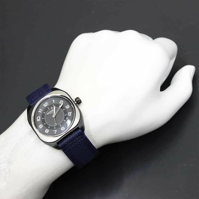 近乎全新的愛馬仕 H08 SP1 741a 男士腕錶,附日期顯示,灰色鈦金屬錶殼,自動上鍊機芯。-3