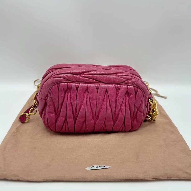 MIUMIU 金扣褶皺拉鍊手拿肩背16*11*6 98新配件塵袋-5