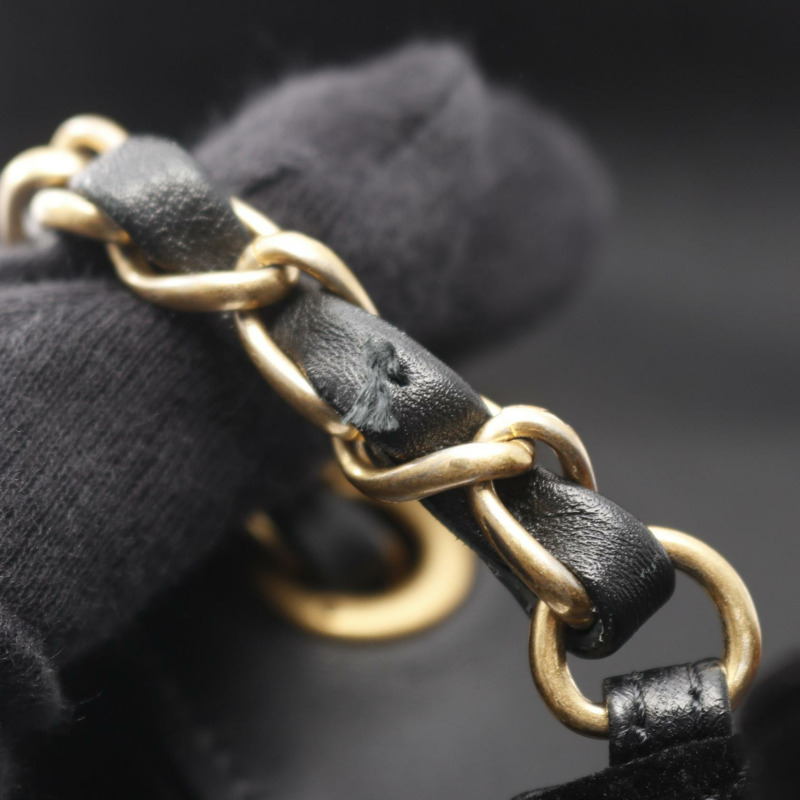 香奈兒 (CHANEL) 絎縫肩鍊斜背包，黑色絲絨布料，二手女款，金色五金配件-9