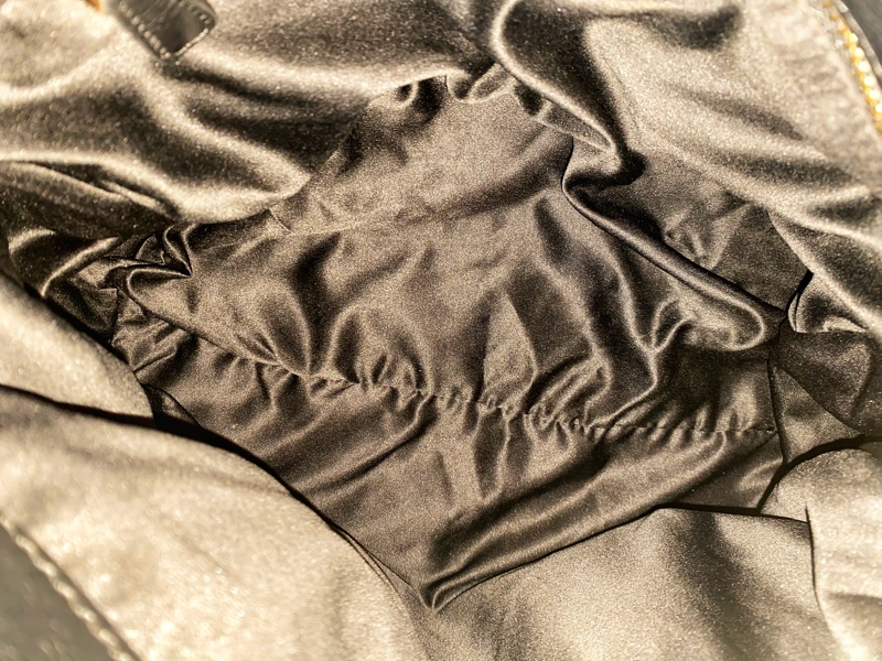 miumiu黑金油蠟蝴蝶結包 機車包 機場包  斜背包 手-16