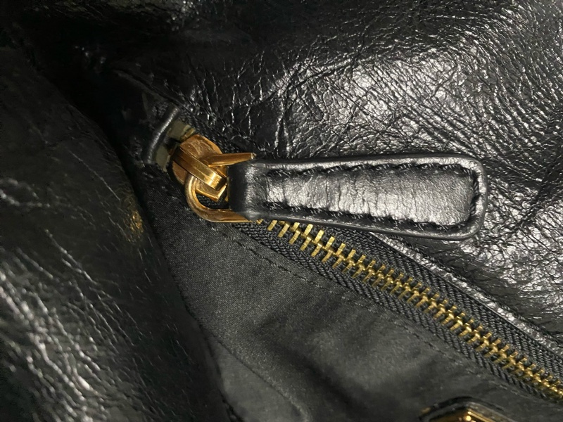 miumiu黑金油蠟蝴蝶結包 機車包 機場包  斜背包 手-24