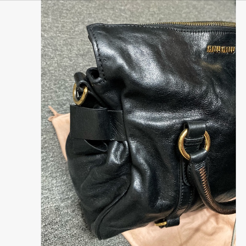 miumiu黑金油蠟蝴蝶結包 機車包 機場包  斜背包 手-9