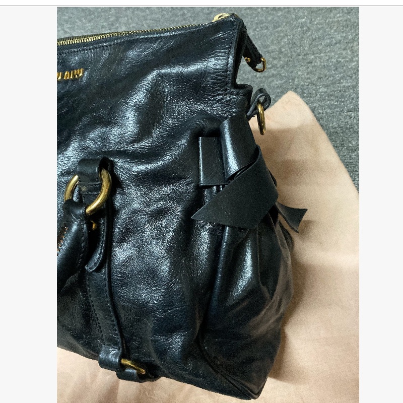 miumiu黑金油蠟蝴蝶結包 機車包 機場包  斜背包 手-10