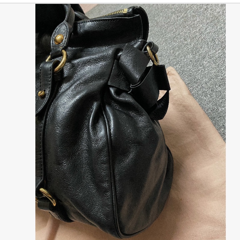 miumiu黑金油蠟蝴蝶結包 機車包 機場包  斜背包 手-11