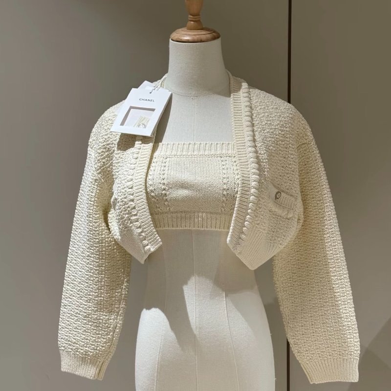 CHANEL 米白色短款束腰針織上衣套裝38碼 衣長34 胸圍45 肩寬43全新閒置配件鈕扣吊牌-0