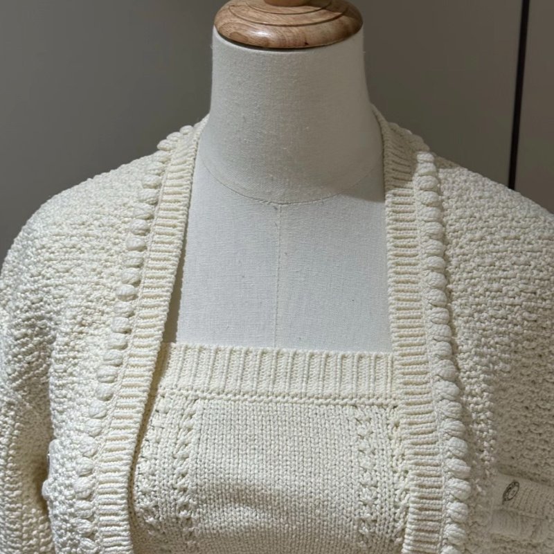 CHANEL 米白色短款束腰針織上衣套裝38碼 衣長34 胸圍45 肩寬43全新閒置配件鈕扣吊牌-1