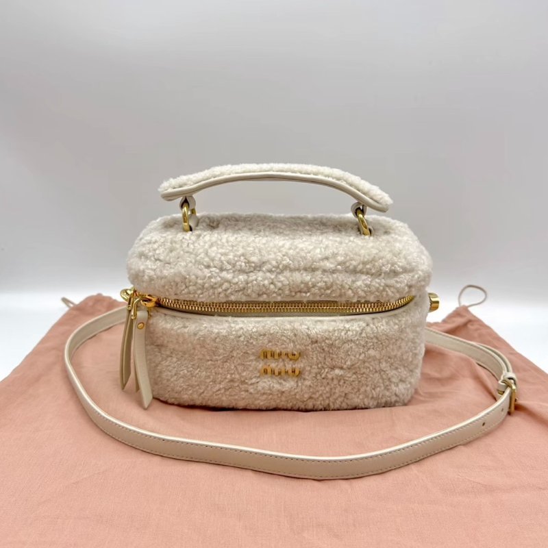 MIUMIU 金標LOGO拉鍊泰迪盒子包 19*11.5*8 全新閒置配件塵袋-0