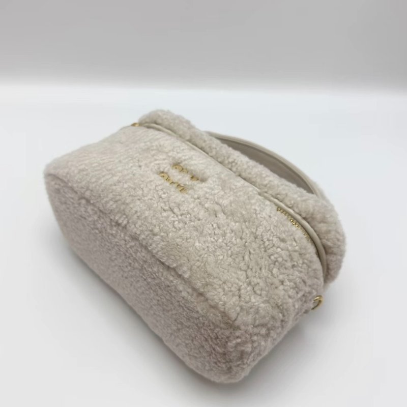 MIUMIU 金標LOGO拉鍊泰迪盒子包 19*11.5*8 全新閒置配件塵袋-4