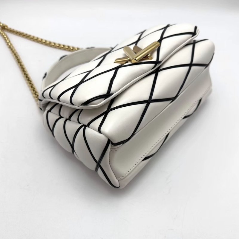 LV 黑白金扣菱格羊皮Twist手提鏈條包 24.5*15*11 全新閒置配件塵袋吊牌購證-2