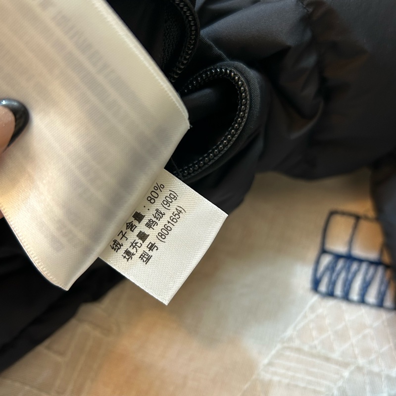 BURBERRY英國男款黑色羽絨外套S-15