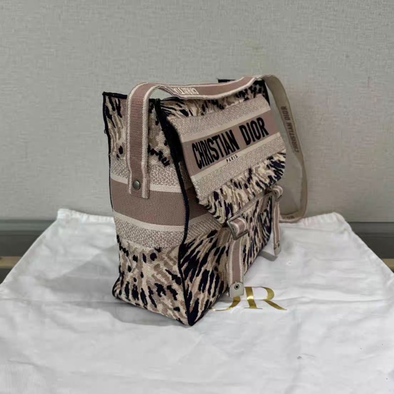 DIOR 萬花筒刺繡斜背郵差肩背斜背包 28*25*12 99新配件塵袋-1