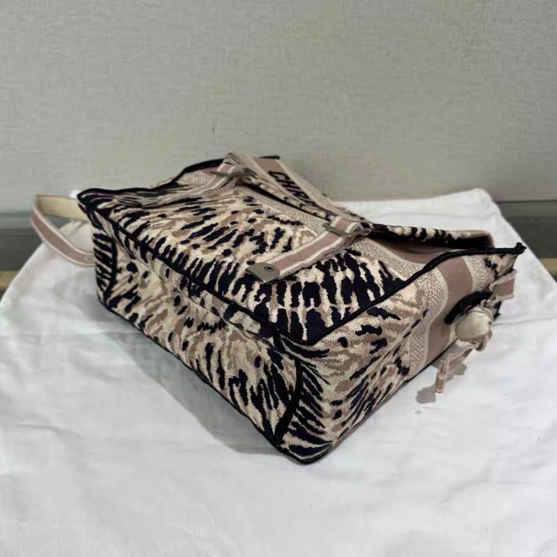 DIOR 萬花筒刺繡斜背郵差肩背斜背包 28*25*12 99新配件塵袋-4