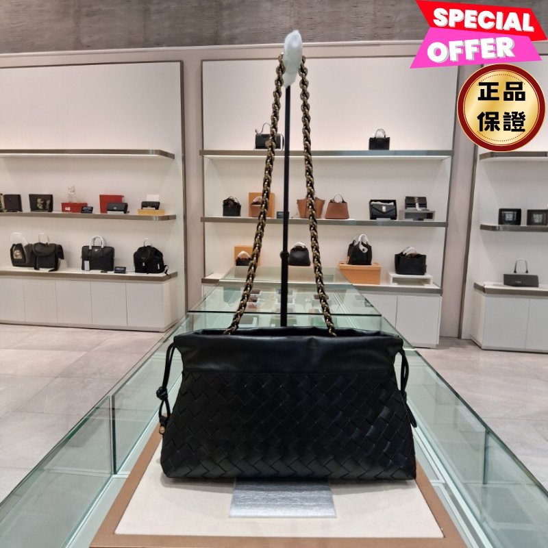 🎉新品好折扣✨Bottega Veneta 839394 Dustbag Notte 皮革束口肩背包 黑色-0