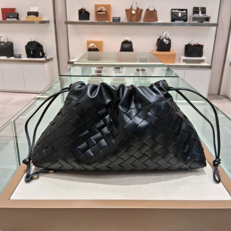🎉新品好折扣✨Bottega Veneta 839394 Dustbag Notte 皮革束口肩背包 黑色-8