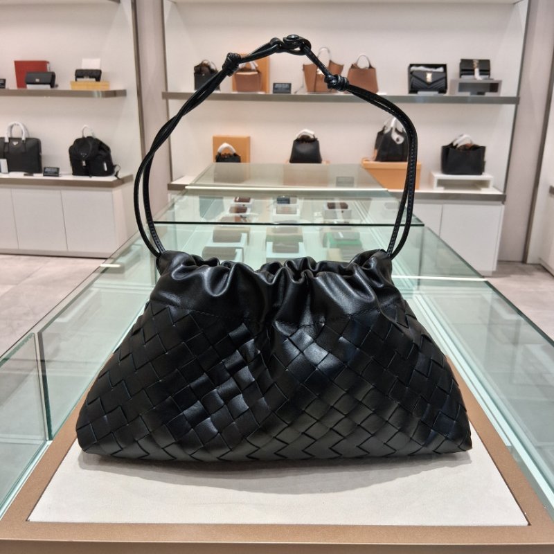 🎉新品好折扣✨Bottega Veneta 839394 Dustbag Notte 皮革束口肩背包 黑色-9