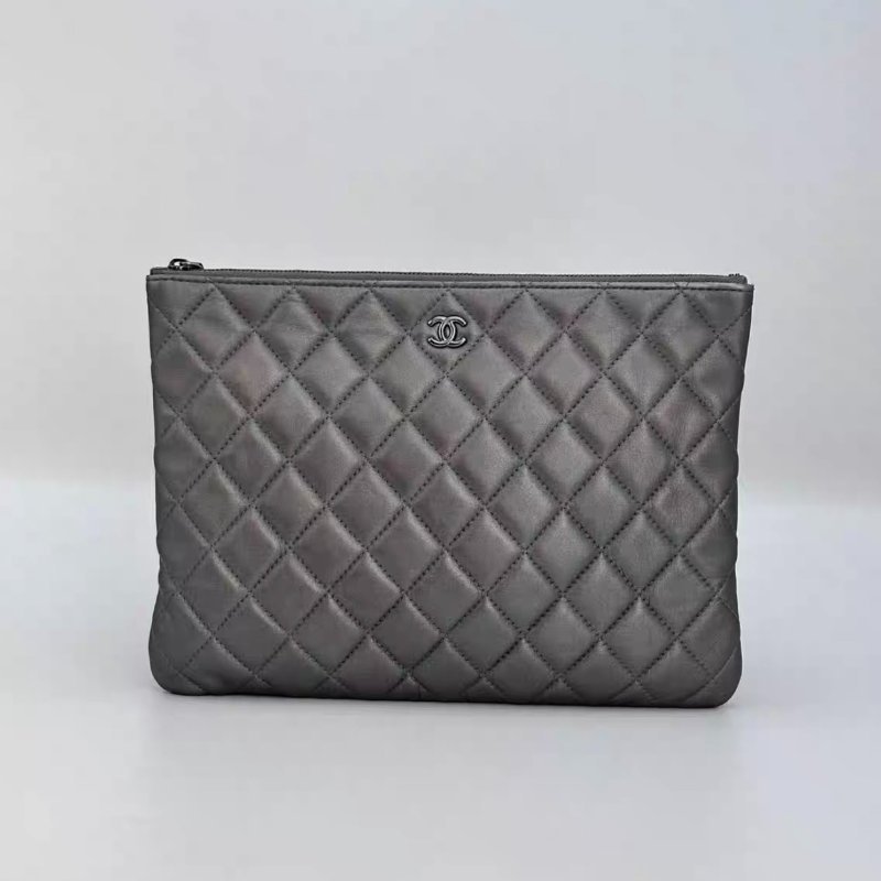 CHANEL 深銀色銀扣菱格紋手拿包 27*20*1 98新配件塵袋-0