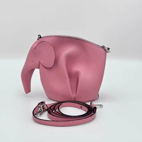 LOEWE 粉色小象造型牛皮肩背斜背包 12.5*16*9 98新配件塵袋