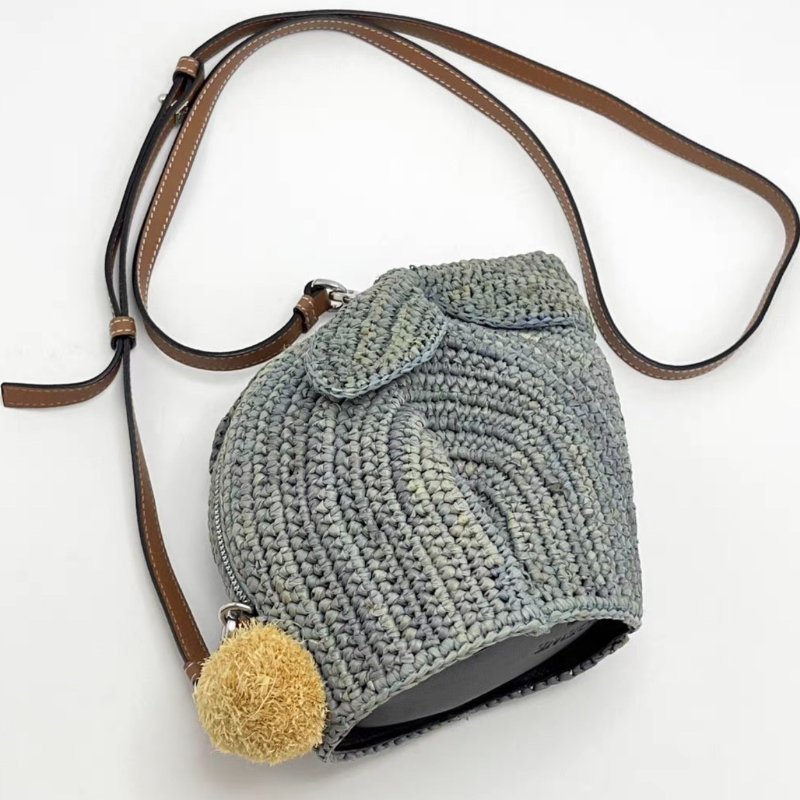 LOEWE 藍色草編肩背斜背兔子包 12*17*9 98新配件塵袋-4