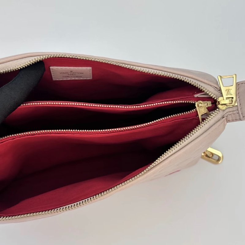 LV 珠光蜜桃粉限定款coussin鏈條包 28*20*8 98新配件塵袋-1