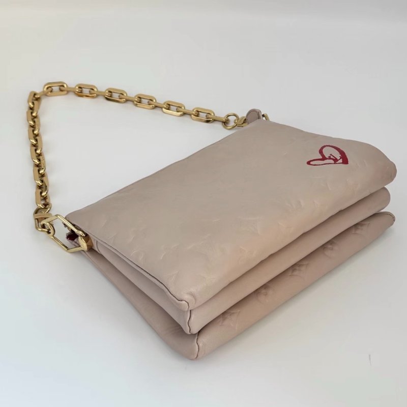 LV 珠光蜜桃粉限定款coussin鏈條包 28*20*8 98新配件塵袋-2