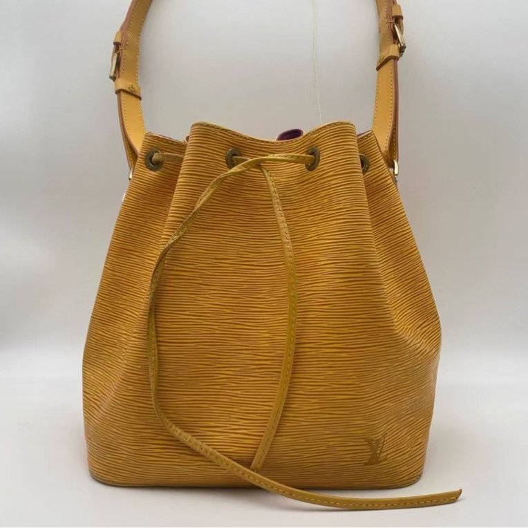 LV 黃色金扣水波紋抽繩水桶肩背包26*27*19.5 98新配件塵袋-0