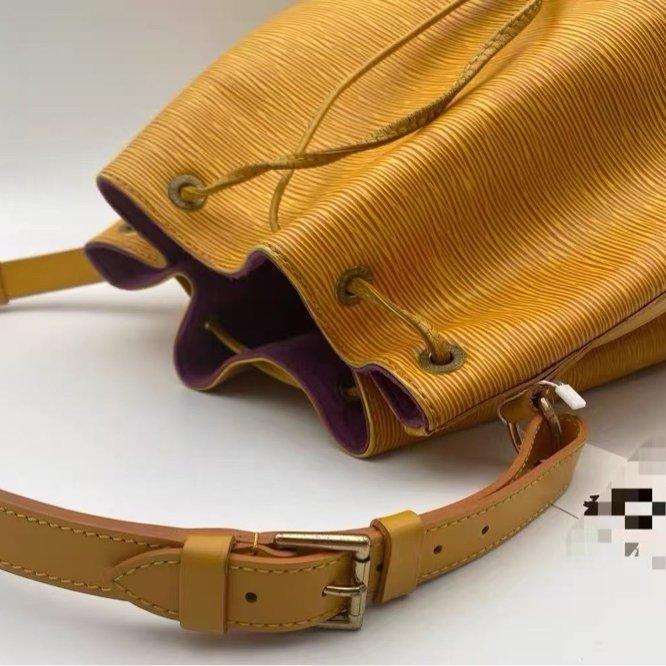 LV 黃色金扣水波紋抽繩水桶肩背包26*27*19.5 98新配件塵袋-5