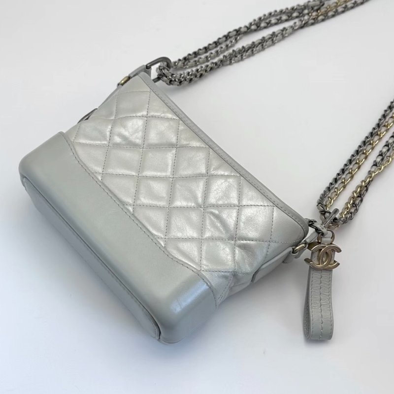 ️CHANEL 淺灰色珠光銀扣小號肩背斜背流浪包 21*15*8.5 98新配件塵袋保卡-2