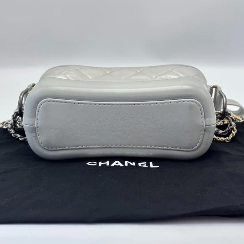 ️CHANEL 淺灰色珠光銀扣小號肩背斜背流浪包 21*15*8.5 98新配件塵袋保卡-3