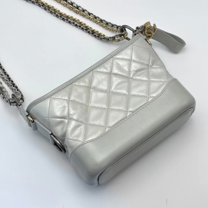 ️CHANEL 淺灰色珠光銀扣小號肩背斜背流浪包 21*15*8.5 98新配件塵袋保卡-4