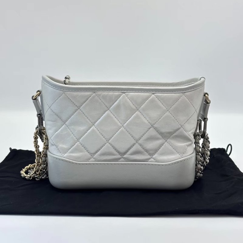 ️CHANEL 淺灰色珠光銀扣小號肩背斜背流浪包 21*15*8.5 98新配件塵袋保卡-5