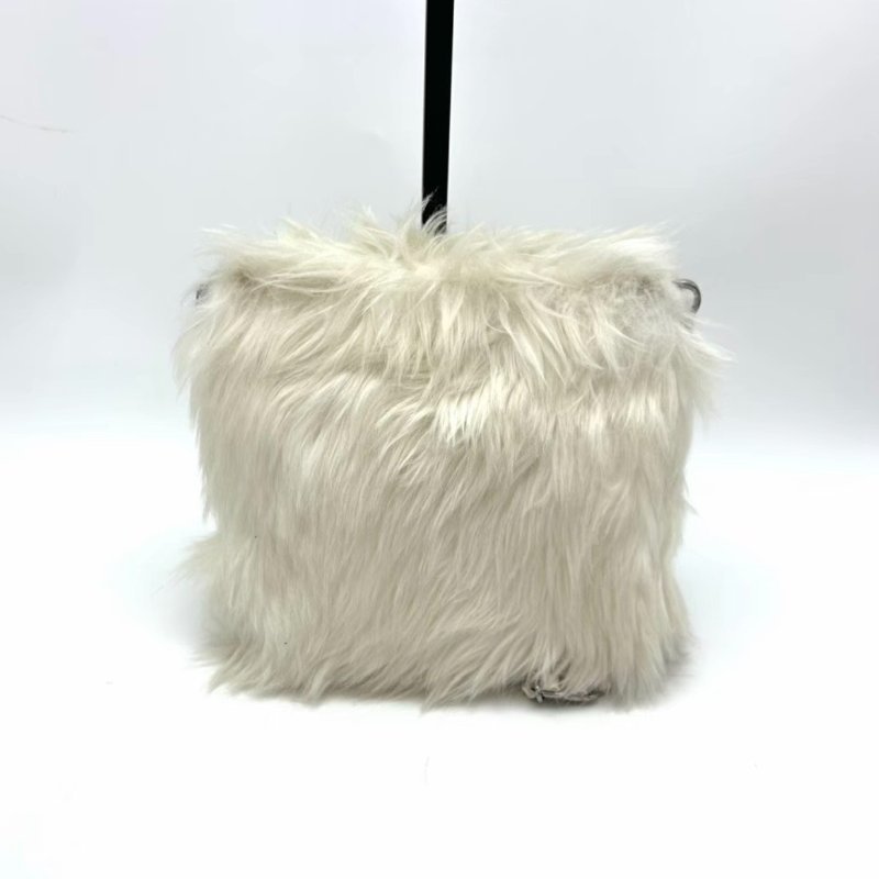 ️PRADA 白色銀扣長毛絨肩背斜背鏈條包 20*18*1 98新配件塵袋-5